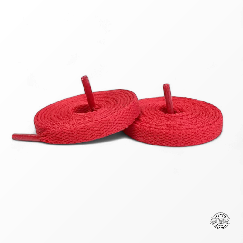 1 paire de lacets plats classiques - couleur rouge